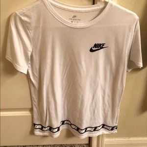 white nike tshirt